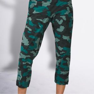 LULULEMON ADAPTED STATE HIGH RISE JOGGER CROP GREEN CAMO SIZE 10